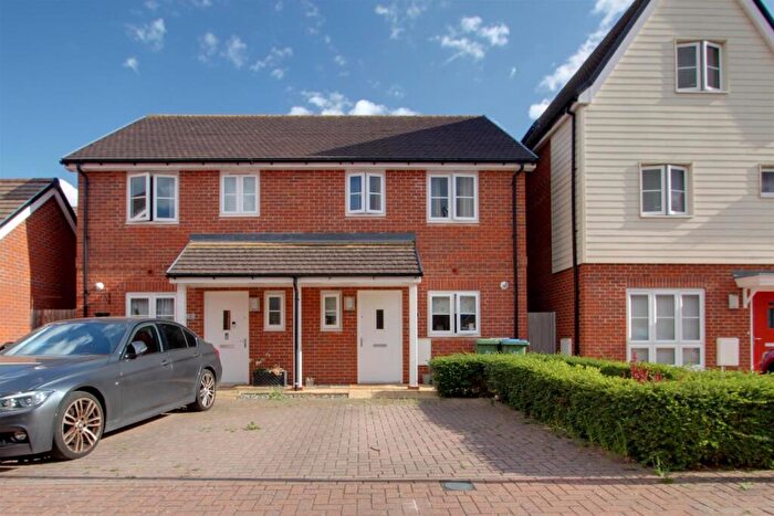 2 Bedroom Semi-Detached House For Sale In Tydemans Close, Aylesbury, HP18