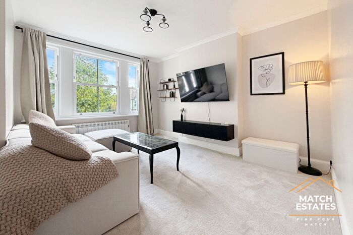2 Bedroom Flat For Sale In Wear Bay Crescent, Folkestone, Kent, CT19