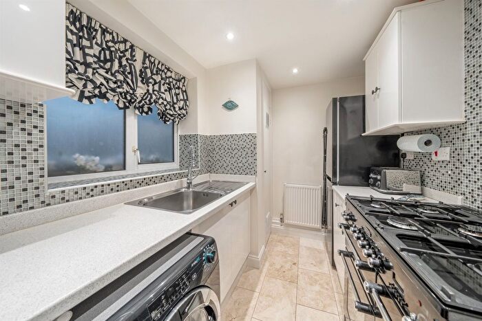1 Bedroom Flat For Sale In Guildford Road, London, SW8