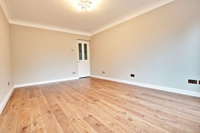 2 Bedroom Flat To Rent In Copers Cope Road, Beckenham, BR3