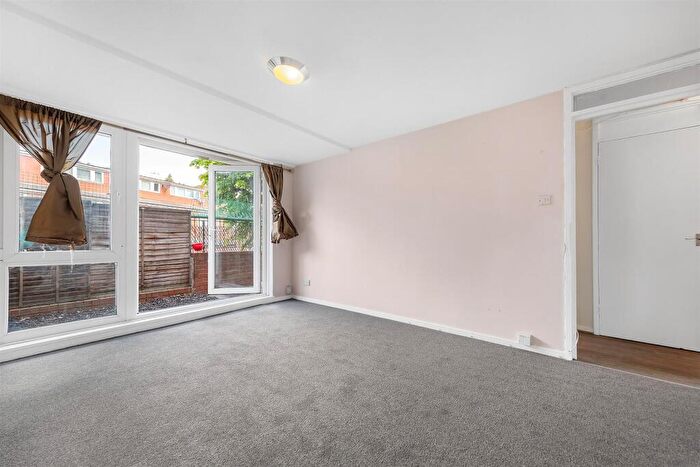 1 Bedroom Flat To Rent In Cossall Walk, London, SE15