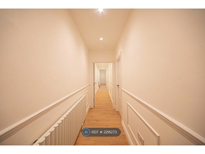 4 Bedroom Flat To Rent In Stoke Newington High Street, London, N16