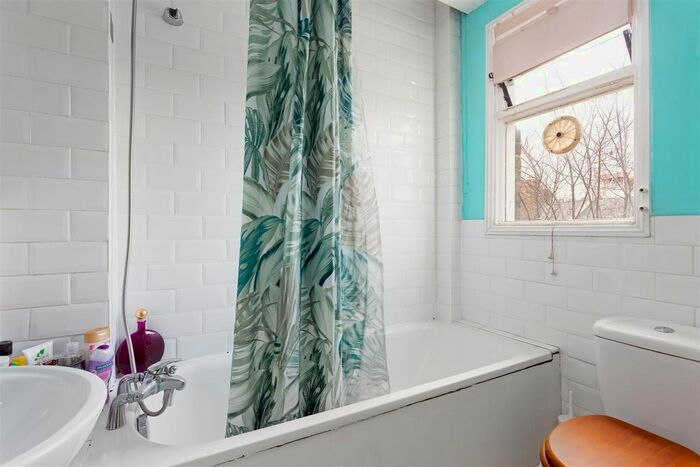2 Bedroom Flat To Rent In Mazenod Avenue, West Hampstead, NW6