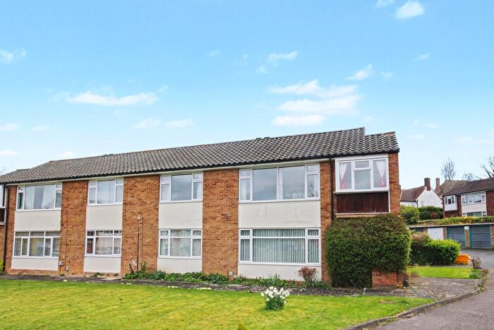 2 Bedroom Flat For Sale In Icknield Green, Letchworth Garden City, SG6