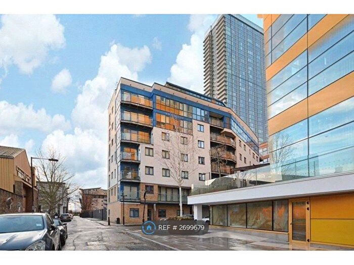 2 Bedroom Flat To Rent In Block Wharf, London, E14