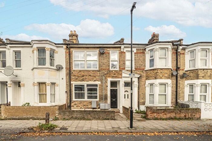 2 Bedroom Flat To Rent In Hubert Grove, London, SW9