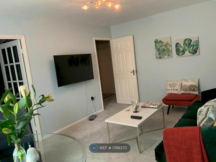 2 Bedroom Flat To Rent In Bowman Mews, Wandsworth, London, SW18