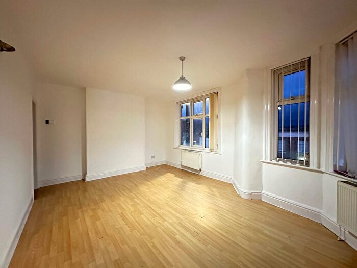 1 Bedroom Flat To Rent In Ashton Road, Denton, M34