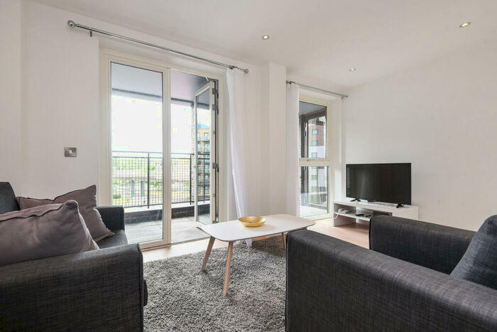 2 Bedroom Flat To Rent In Deptford Bridge, London, SE8