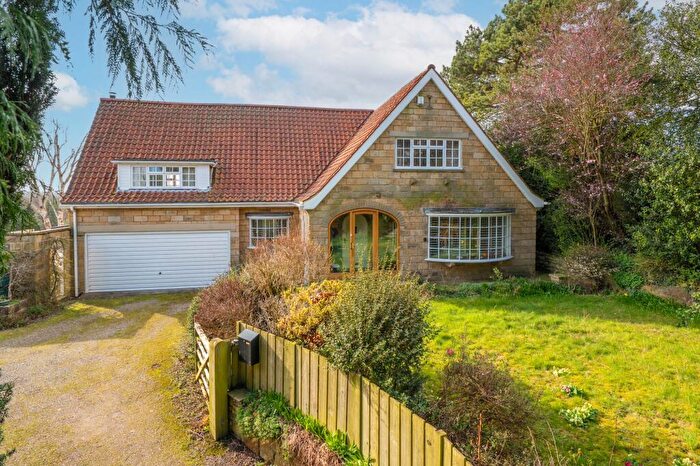 3 Bedroom Detached House For Sale In Shaw Lane, Farnham, HG5