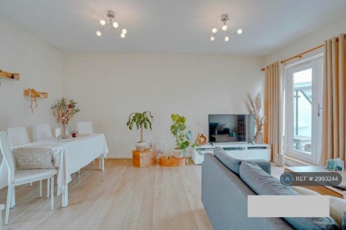 2 Bedroom Flat To Rent In Chieftain Way, Cambridge, CB4
