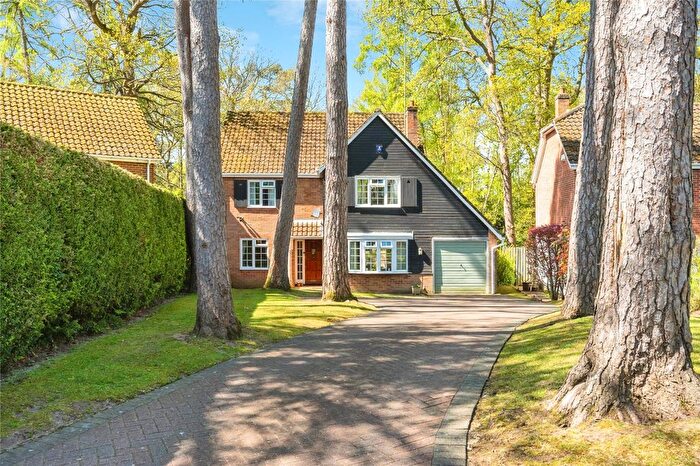 4 Bedroom Detached House For Sale In The Heath, Leighton Buzzard, Bedfordshire, LU7