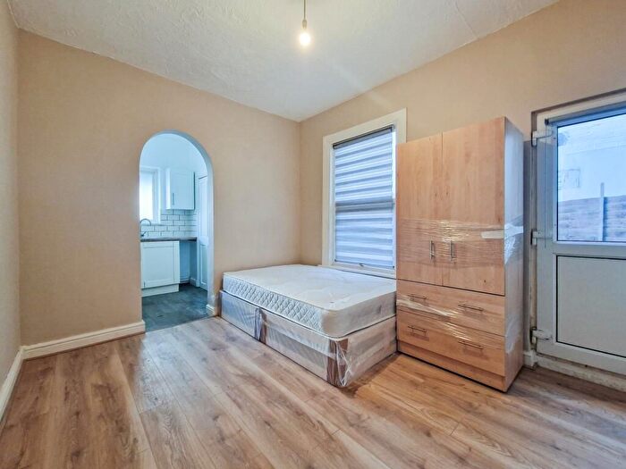 1 Bedroom Flat To Rent In Burnaby Road, Southend-On-Sea, SS1