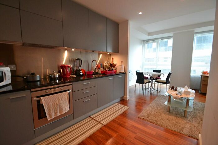 1 Bedroom Flat To Rent In Admiral House, - Newport Road, Cardiff, CF24