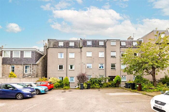2 Bedroom Flat To Rent In Craigton Court, Aberdeen, AB15