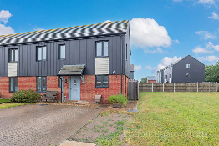 3 Bedroom Semi-Detached House For Sale In Bradwell, Great Yarmouth, NR31