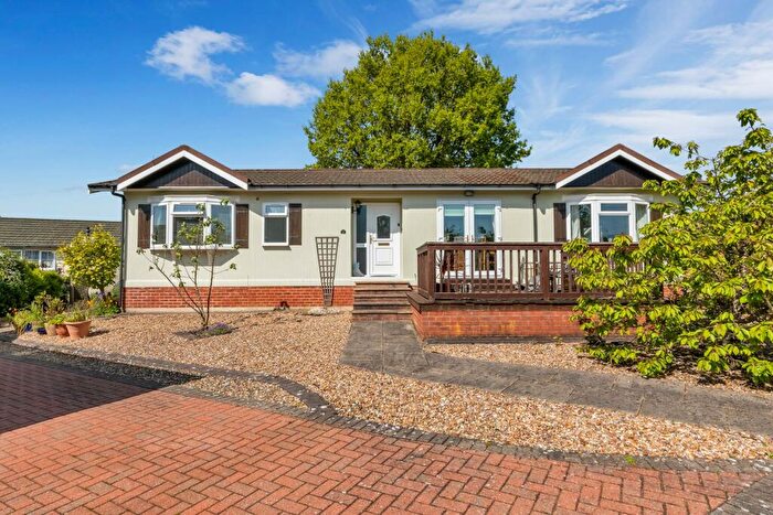 2 Bedroom Park Home For Sale In Lonsborough Gardens, Langham, LE15