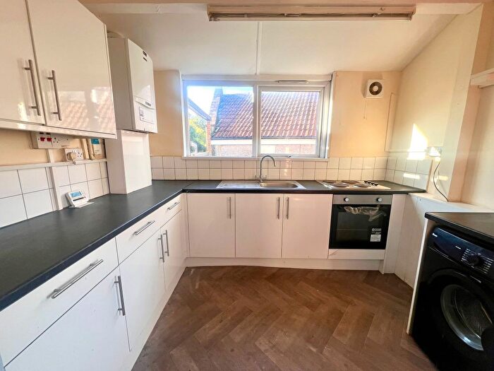 2 Bedroom Flat To Rent In Sandhurst Road, Bristol, BS4