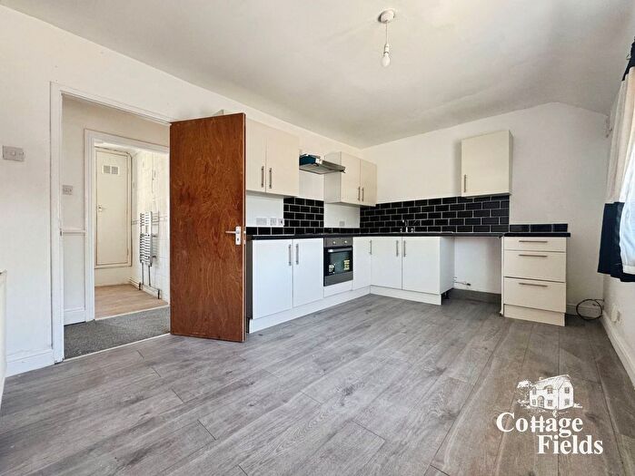 2 Bedroom Property To Rent In Sheppard Close, Enfield, EN1