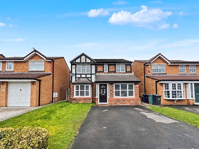 4 Bedroom Detached House For Sale In Parkside Close, Radcliffe, M26