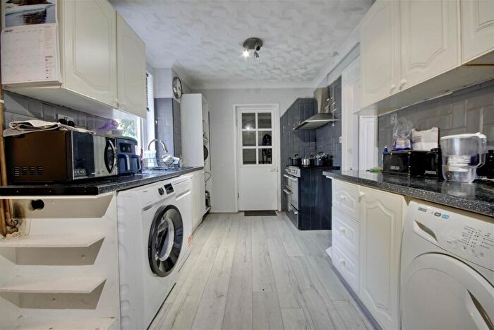 3 Bedroom Semi-Detached House For Sale In Chedworth Crescent, Portsmouth, PO6