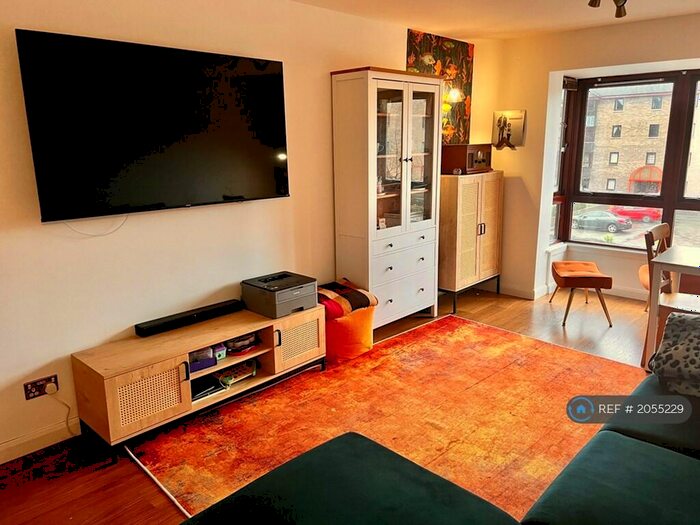 3 Bedroom Flat To Rent In Sienna Gardens, Edinburgh, EH9