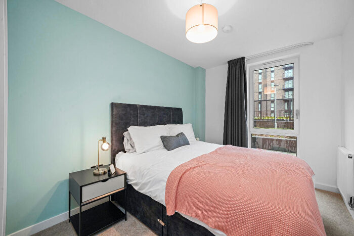2 Bedroom Apartment To Rent In Chalk, M5