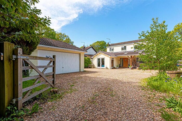 5 Bedroom Detached House For Sale In Dewlands Road, Verwood, BH31