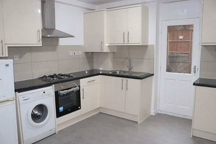 3 Bedroom Apartment To Rent In Sunnyside Road, London, N19