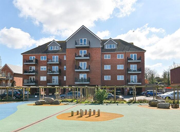 2 Bedroom Flat For Sale In Mill Hall, Aylesford, ME20