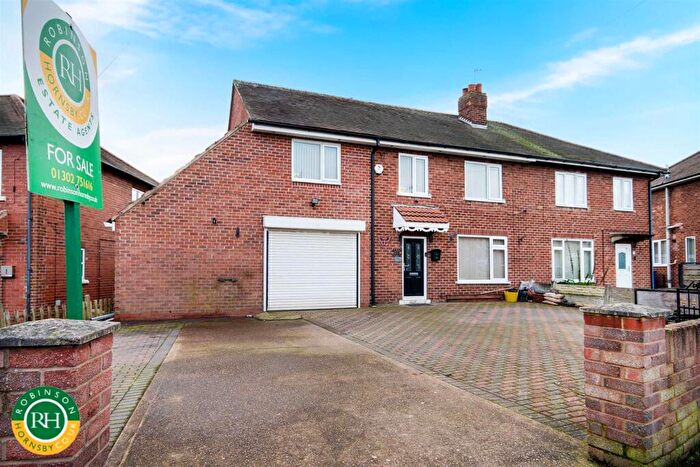4 Bedroom Semi-Detached House For Sale In Ballam Avenue, Doncaster, DN5