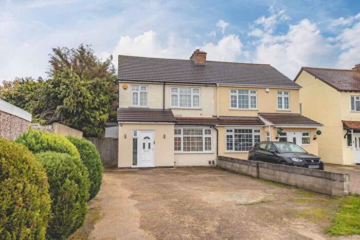 4 Bedroom Semi Detached House For Sale In Brook Crescent, Cippenham, SL1