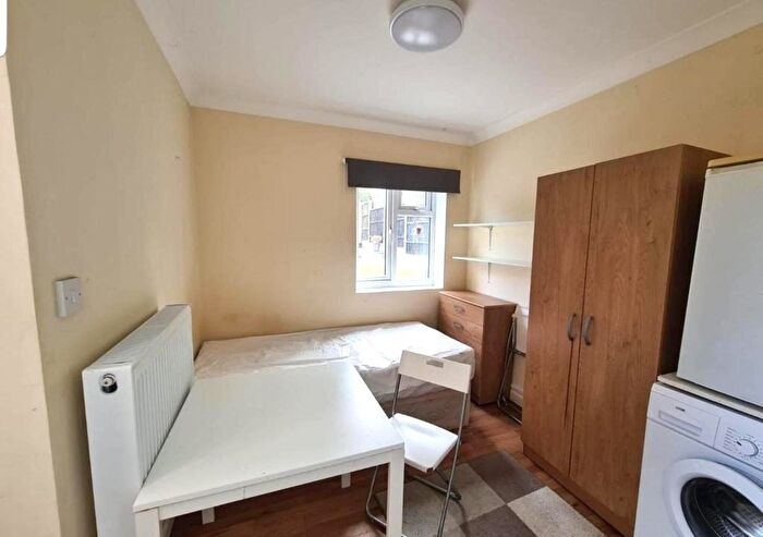 Studio To Rent In Kenwyn Drive, London, NW2