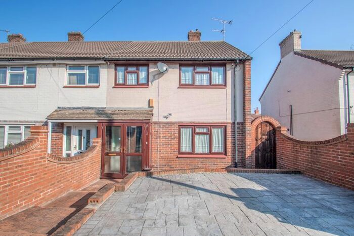3 Bedroom End Of Terrace House To Rent In Kirby Road, Dartford, DA2