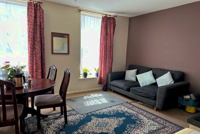 1 Bedroom Flat To Rent In - Pencester Road, Dover, CT16