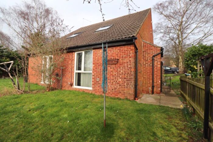 1 Bedroom Terraced House To Rent In Linacre Close, Thorplands, Northampton, NN3