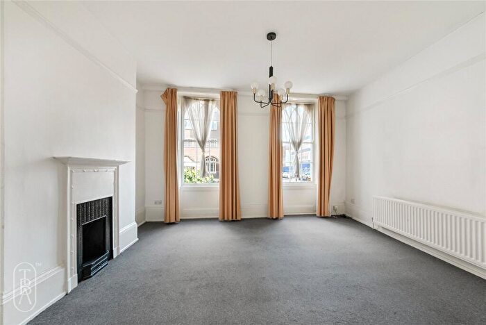 2 Bedroom End Of Terrace House For Sale In Philpot Street, London, E1