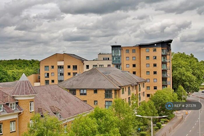 2 Bedroom Flat To Rent In Regents Court, Woking, GU21