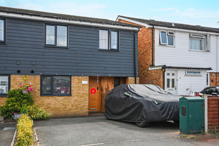 3 Bedroom Semi-Detached House For Sale In Noakes Avenue, Great Baddow, Chelmsford, CM2