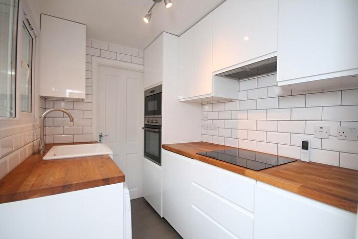 2 Bedroom End Of Terrace House To Rent In Byron Place, Leatherhead, KT22