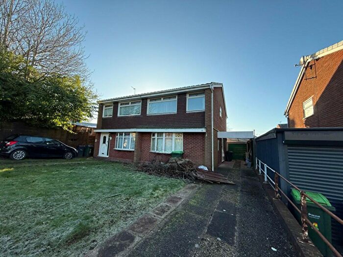 3 Bedroom Semi-Detached House To Rent In Westmead Drive, Oldbury, West Midlands, B68