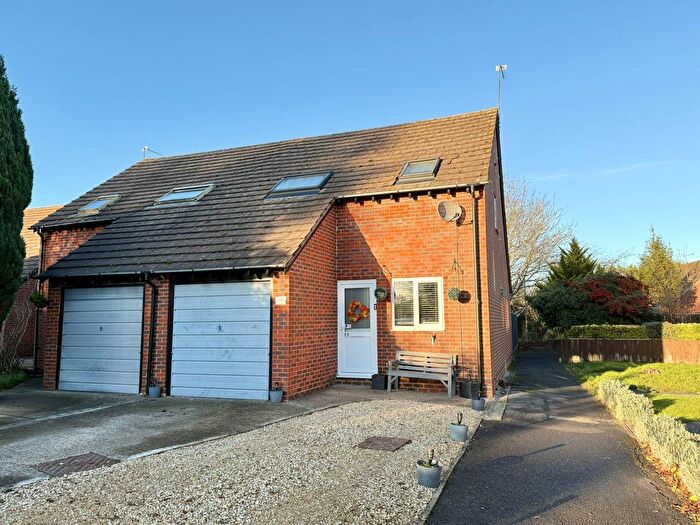 4 Bedroom Semi-Detached House For Sale In Windsor Close, Oxfordshire, OX11