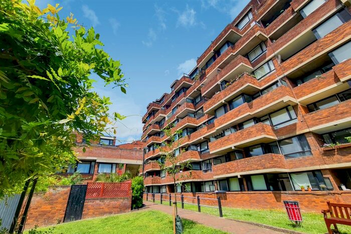 2 Bedroom Flat To Rent In Vauxhall Bridge Road, London, SW1V