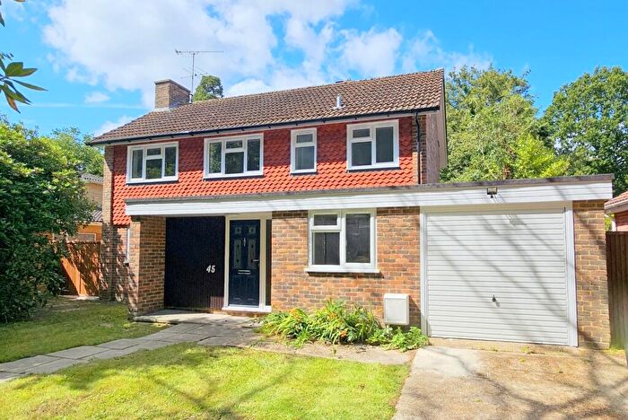 3 Bedroom Detached House To Rent In Milton Mount Avenue, Crawley, West Sussex., RH10