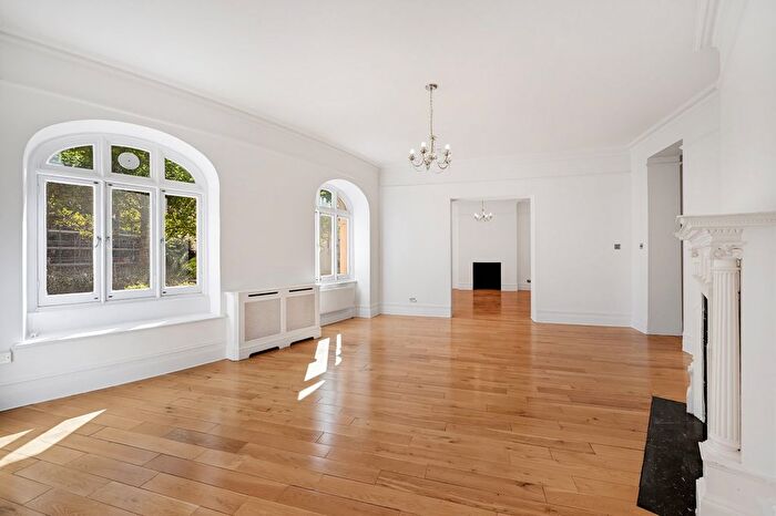 4 Bedroom Flat To Rent In Iverna Court, Kensington, London, W8