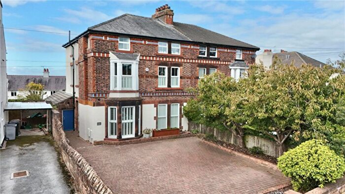 2 Bedroom Apartment For Sale In Mount Avenue, Heswall, Wirral, CH60