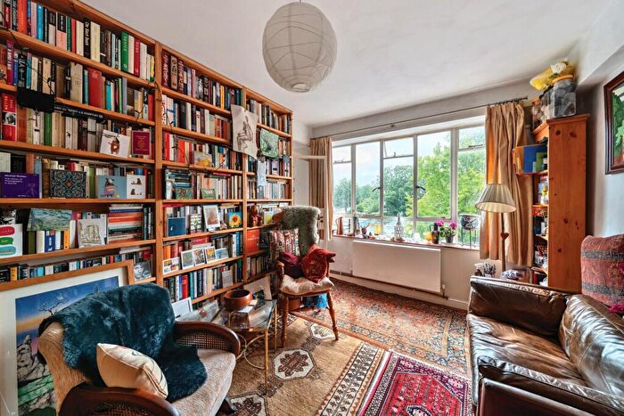 1 Bedroom Flat For Sale In Champion Hill, Camberwell, London, SE5