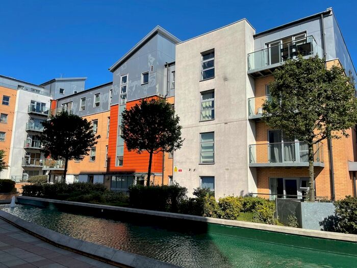 2 Bedroom Flat To Rent In Queen Mary Avenue, London, E18