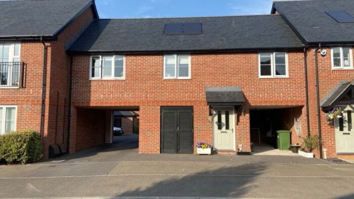 2 Bedroom Flat For Sale In Sandyfields Lane, Colden Common, SO21