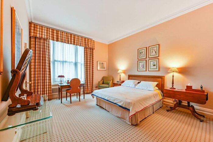 1 Bedroom Flat To Rent In Down Street, Mayfair, London, W1J